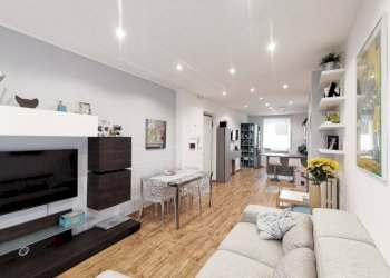 Salone - Quadrilocale via Le Chiuse, 50, Torino (zona San Donato) - foto 4