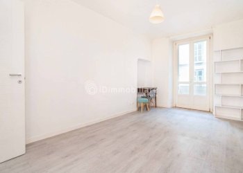 Camera da letto - Two-room apartment via Claudio Luigi Berthollet, 27, Torino (neighborhood San Salvario) - photo 4