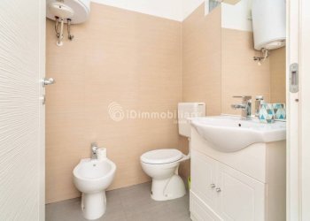 Bagno - Bilocale via Claudio Luigi Berthollet, 27, Torino (zona San Salvario) - foto 7