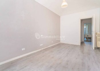 Camera da letto - Two-room apartment via Claudio Luigi Berthollet, 27, Torino (neighborhood San Salvario) - photo 12