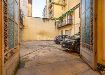 Cortile interno - Two-room apartment via Claudio Luigi Berthollet, 27, Torino (neighborhood San Salvario) - photo 16