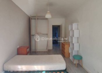 Camera da letto - Bilocale via Claudio Luigi Berthollet, 27, Torino (zona San Salvario) - foto 8