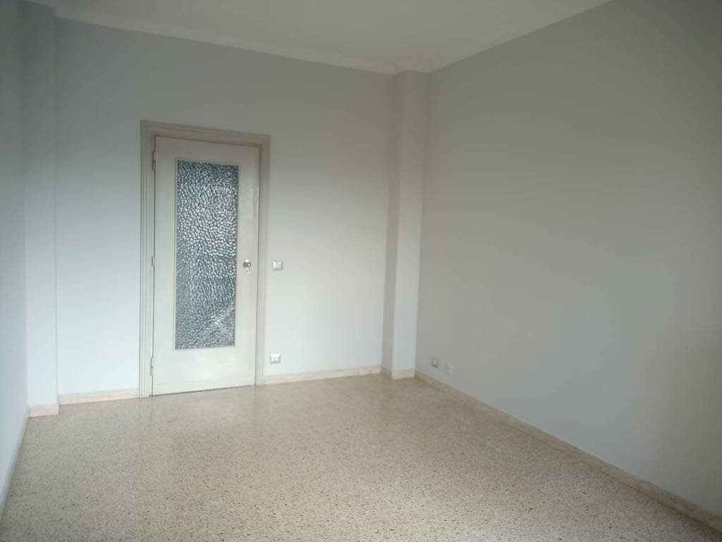 Soggiorno - Three-room apartment via Pastrengo, 35, Moncalieri - photo 3