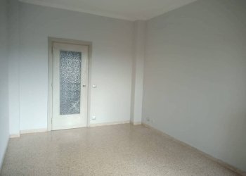 Soggiorno - Three-room apartment via Pastrengo, 35, Moncalieri - photo 3