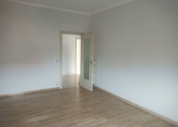 Camera da letto - Three-room apartment via Pastrengo, 35, Moncalieri - photo 14