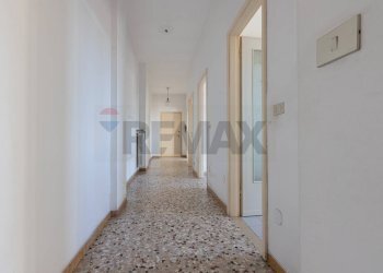 Hall / corridoio - Trilocale Casorate Sempione - foto 24