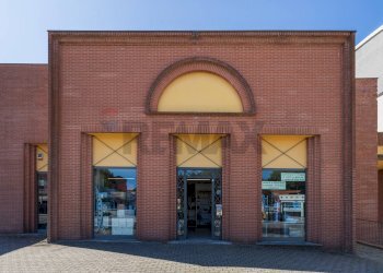 Edificio all\'aperto - Locale Commerciale via Manzoni
 
42, Sesto Calende - foto 2