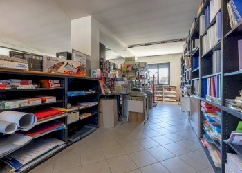 Dispensa di stoccaggio - Locale Commerciale via Manzoni
 
42, Sesto Calende - foto 10