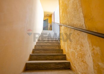 Scale - Locale Commerciale via Manzoni
 
42, Sesto Calende - foto 13