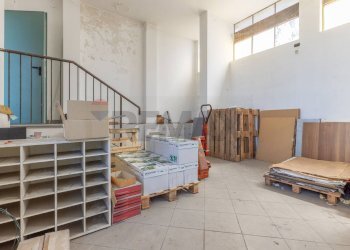 Camera / camera da letto - Locale Commerciale via Manzoni
 
42, Sesto Calende - foto 14