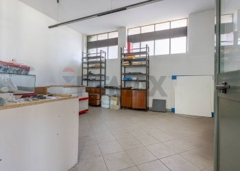 Dispensa di stoccaggio - Locale Commerciale via Manzoni
 
42, Sesto Calende - foto 16