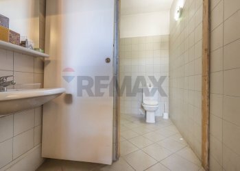 Bagno - Locale Commerciale via Manzoni
 
42, Sesto Calende - foto 22