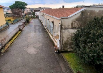 Casa all\'aperto - Locale Commerciale Jerago con Orago - foto 8