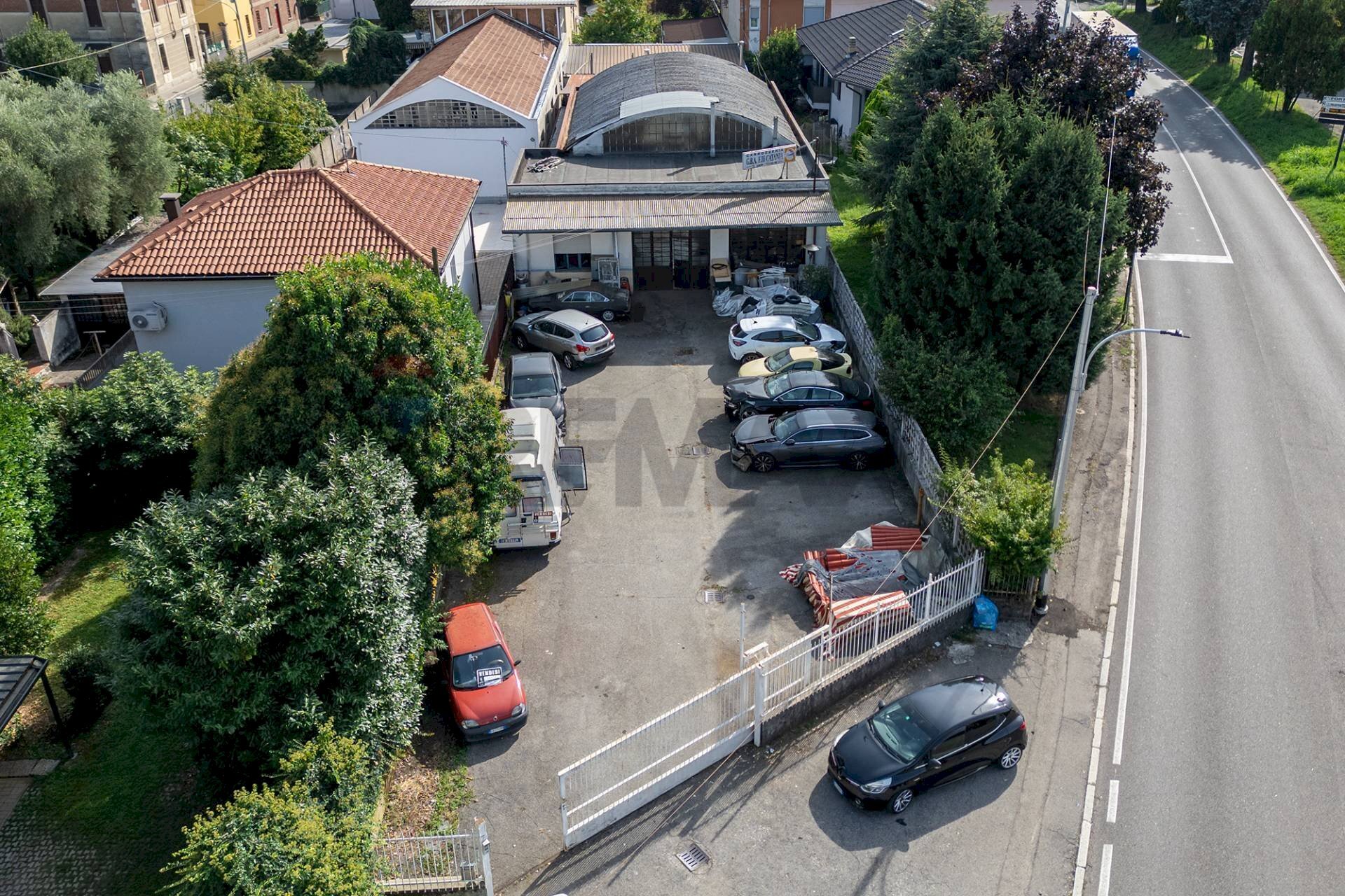 Casa all\'aperto - Locale Commerciale Via Torino
 
7, Samarate - foto 1