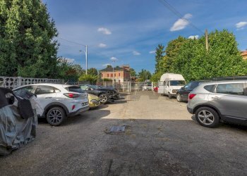 Edificio all\'aperto - Locale Commerciale Via Torino
 
7, Samarate - foto 5