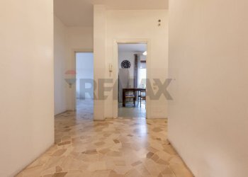 Hall / corridoio - Trilocale via Poma
 
30, Lonate Pozzolo - foto 6