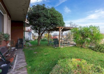 Giardino - Quadrilocale Via Trieste
 
27, Sumirago - foto 1