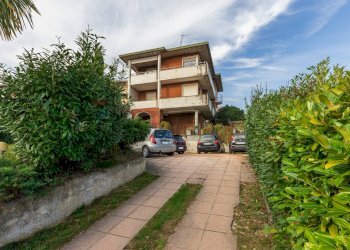 Edificio all\'aperto - Quadrilocale Via Trieste
 
27, Sumirago - foto 2