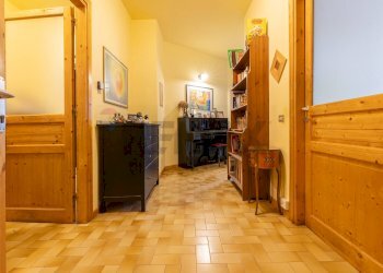 Hall / corridoio - Quadrilocale Via Trieste
 
27, Sumirago - foto 6