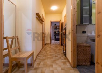 Hall / corridoio - Quadrilocale Via Trieste
 
27, Sumirago - foto 12