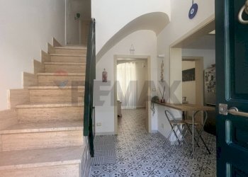 Scale - Casa semi indipendente via Azzolini, Avola - foto 1