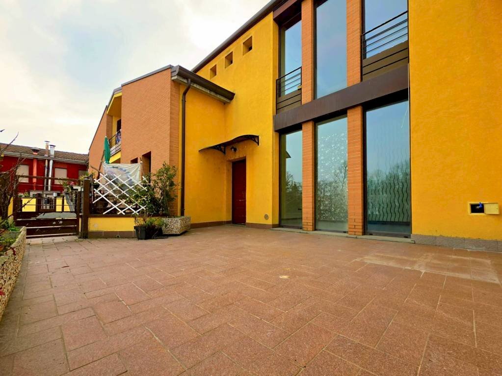 Facciata - Quadrilocale viale Dante, Medesano - foto 1