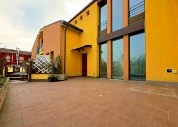 Facciata - Quadrilocale viale Dante, Medesano - foto 1