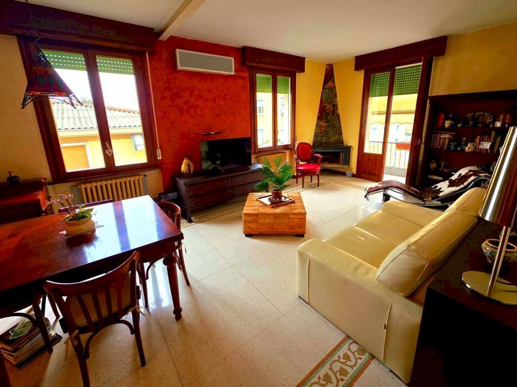 Salone - Appartamento strada Nino Bixio, Parma (zona Oltretorrente) - foto 1