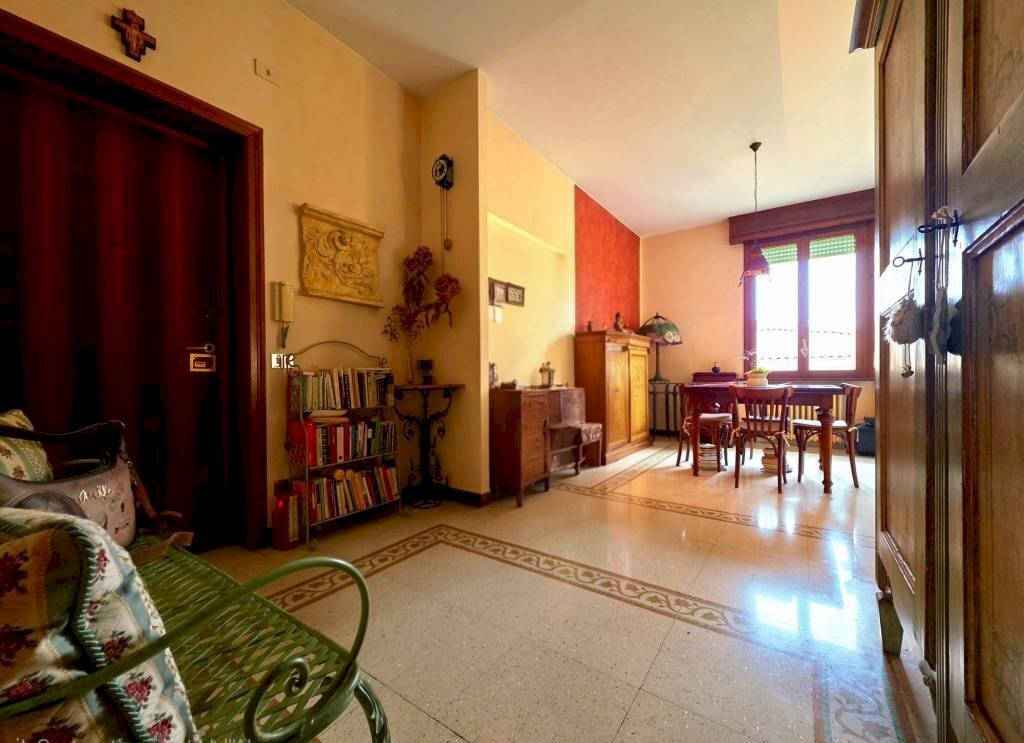 Salone - Appartamento strada Nino Bixio, Parma (zona Oltretorrente) - foto 2