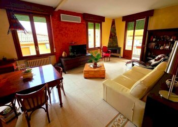 Salone - Three-room apartment strada Nino Bixio, Parma (neighborhood Oltretorrente) - photo 1