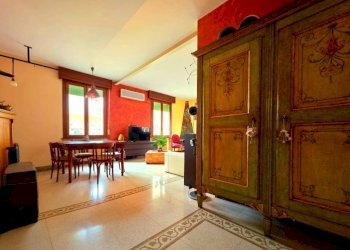 Salone - Three-room apartment strada Nino Bixio, Parma (neighborhood Oltretorrente) - photo 3