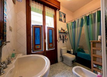 Bagno - Three-room apartment strada Nino Bixio, Parma (neighborhood Oltretorrente) - photo 9