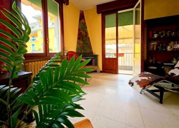 Salone - Three-room apartment strada Nino Bixio, Parma (neighborhood Oltretorrente) - photo 14