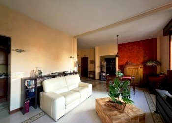 Salone - Three-room apartment strada Nino Bixio, Parma (neighborhood Oltretorrente) - photo 19