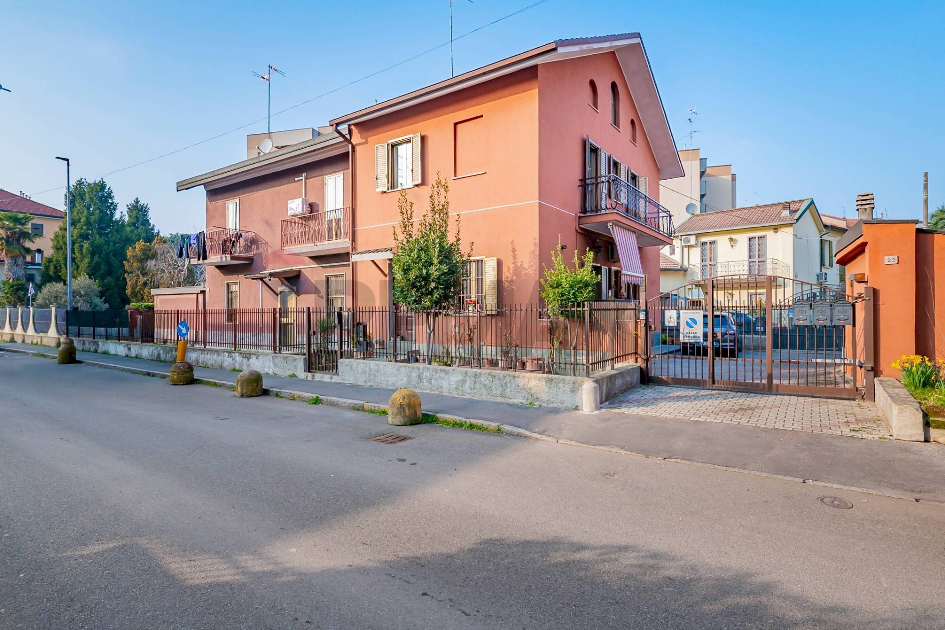 Edificio all\'aperto - Villa VIA DEI GIGANTI
 
25, San Giuliano Milanese - foto 1