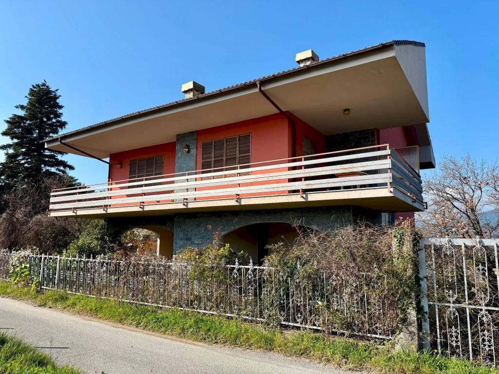 Facciata - Villa via Antica Romana, Castiglione Chiavarese - foto 3