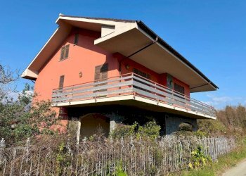 Facciata - Villa via Antica Romana, Castiglione Chiavarese - foto 4