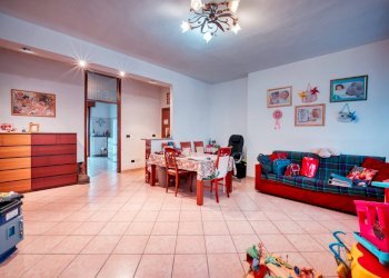 Foto 1 - Trilocale VIA CARLO PORTA
 
15, Solaro - foto 1