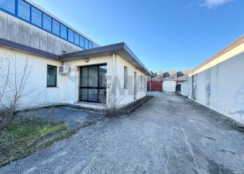 Terrazza - Capannone Via Della Croce
 
41, Campoformido - foto 1