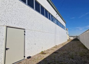 Facciata - Capannone via Cesare Battisti, Pogliano Milanese - foto 4