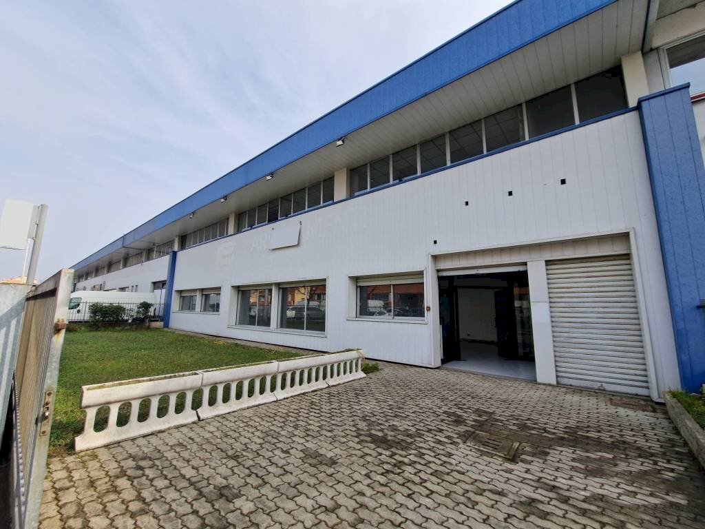 Facciata - Capannone via Vialba, Novate Milanese - foto 1