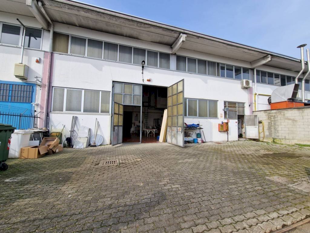 Facciata - Capannone via Vialba, Novate Milanese - foto 3