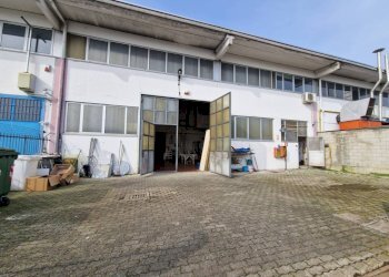 Facciata - Capannone via Vialba, Novate Milanese - foto 3