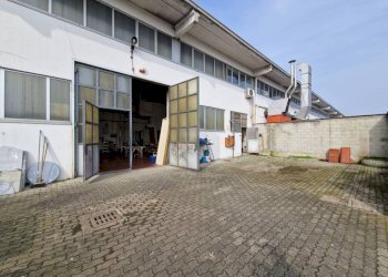 Cortile interno - Capannone via Vialba, Novate Milanese - foto 4