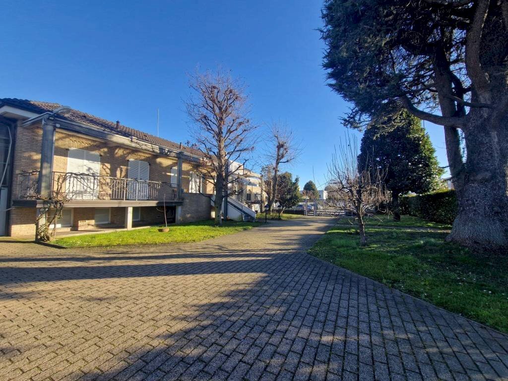 Facciata - Office via Alcide De Gasperi, Lainate - photo 1