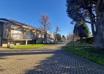 Facciata - Ufficio via Alcide De Gasperi, Lainate - foto 1