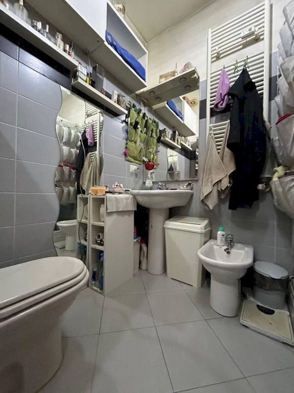 Bagno - Bilocale via Cimabue, 8, Torino (zona Mirafiori Nord) - foto 2