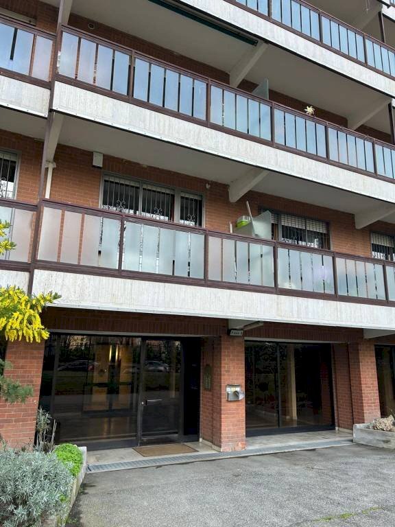 Facciata - Two-room apartment via Cimabue, 8, Torino (neighborhood Mirafiori Nord) - photo 1