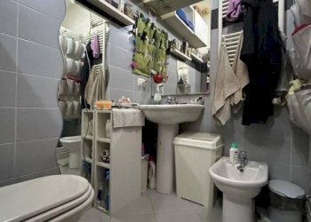 Bagno - Bilocale via Cimabue, 8, Torino (zona Mirafiori Nord) - foto 2