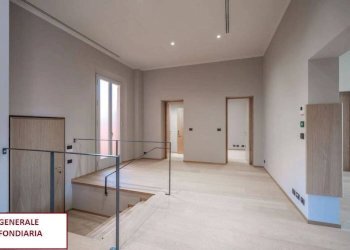 Interno palazzo - Ufficio piazza Maggiore, Bologna (zona Centro Storico) - foto 6